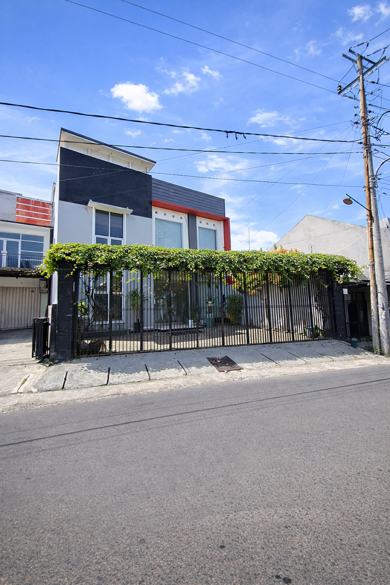 Ruang Usaha dan Rumah Strategis di Sleman dekat Pakuwon Mall