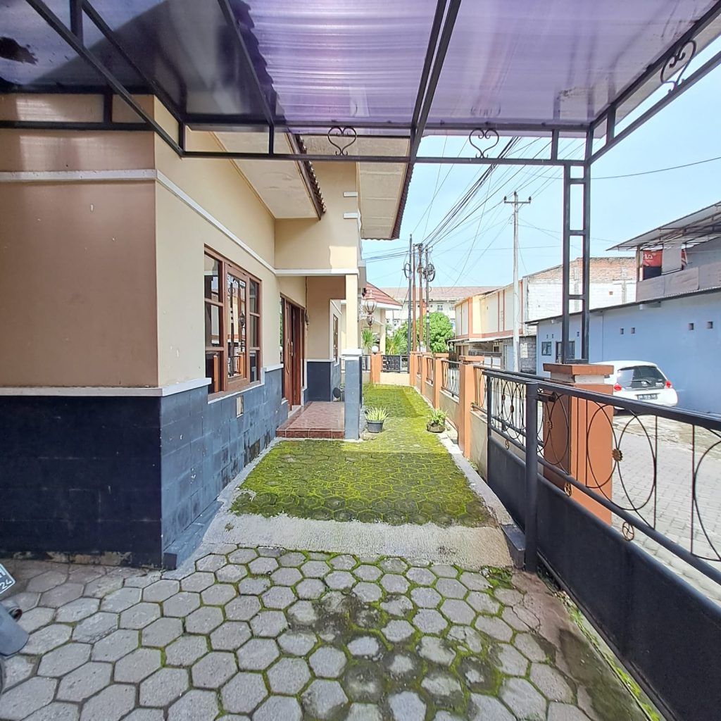 Rumah Siap Huni Full Furnished Dekat Ambarrukmo Plaza