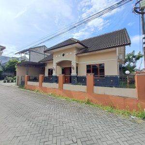 Rumah Siap Huni Full Furnished Dekat Ambarrukmo Plaza