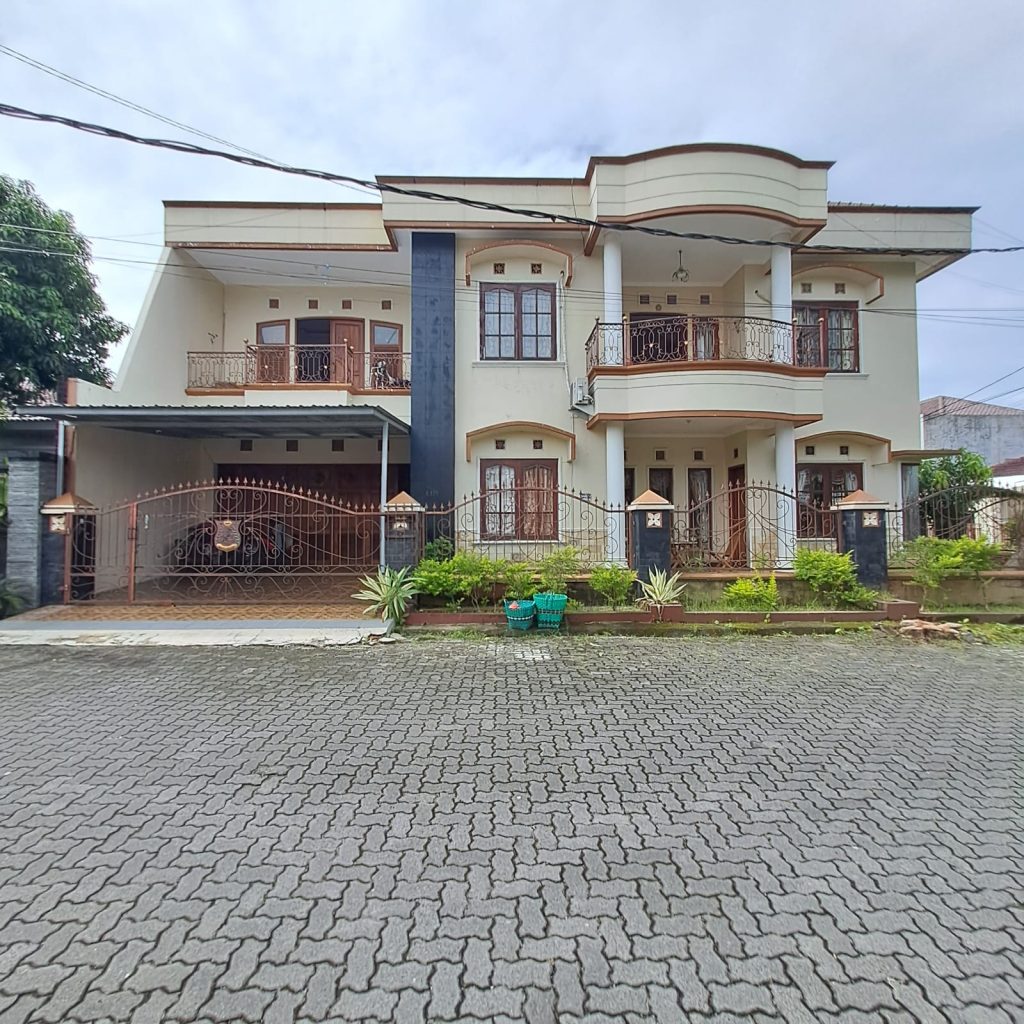 Rumah Mewah Full Furnished Siap Huni 12 Menit dari Tugu Jogja
