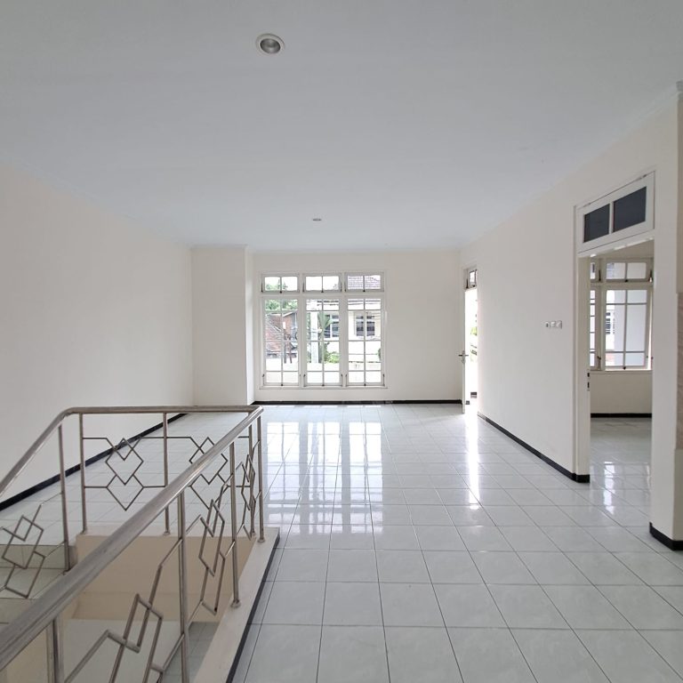 Rumah 2 Lantai Dalam Perumahan Sleman Dekat Mirota Godean