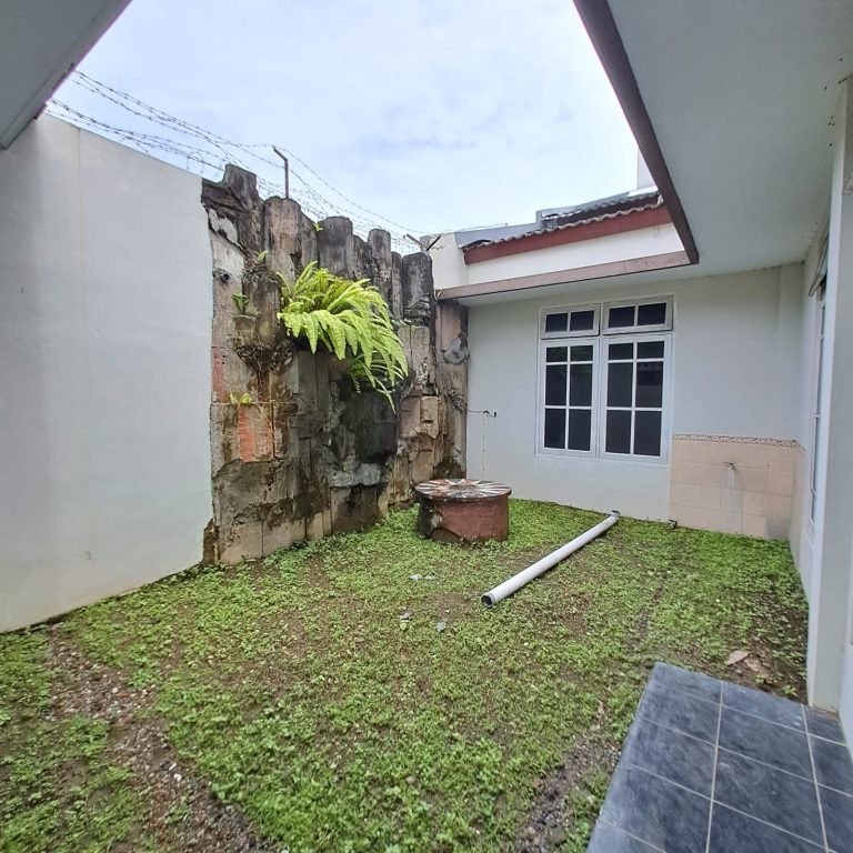 Rumah 2 Lantai Dalam Perumahan Sleman Dekat Mirota Godean