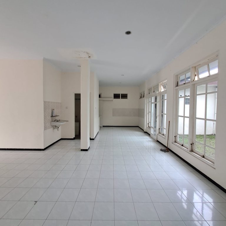 Rumah 2 Lantai Dalam Perumahan Sleman Dekat Mirota Godean