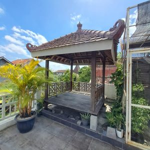 Rumah 2 Lantai Full Furnished di Dekat Ambarrukmo Plaza