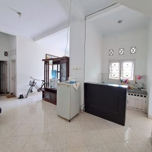 Rumah 2 Lantai Full Furnished di Dekat Ambarrukmo Plaza