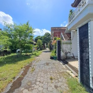 Rumah 2 Lantai Full Furnished di Dekat Ambarrukmo Plaza