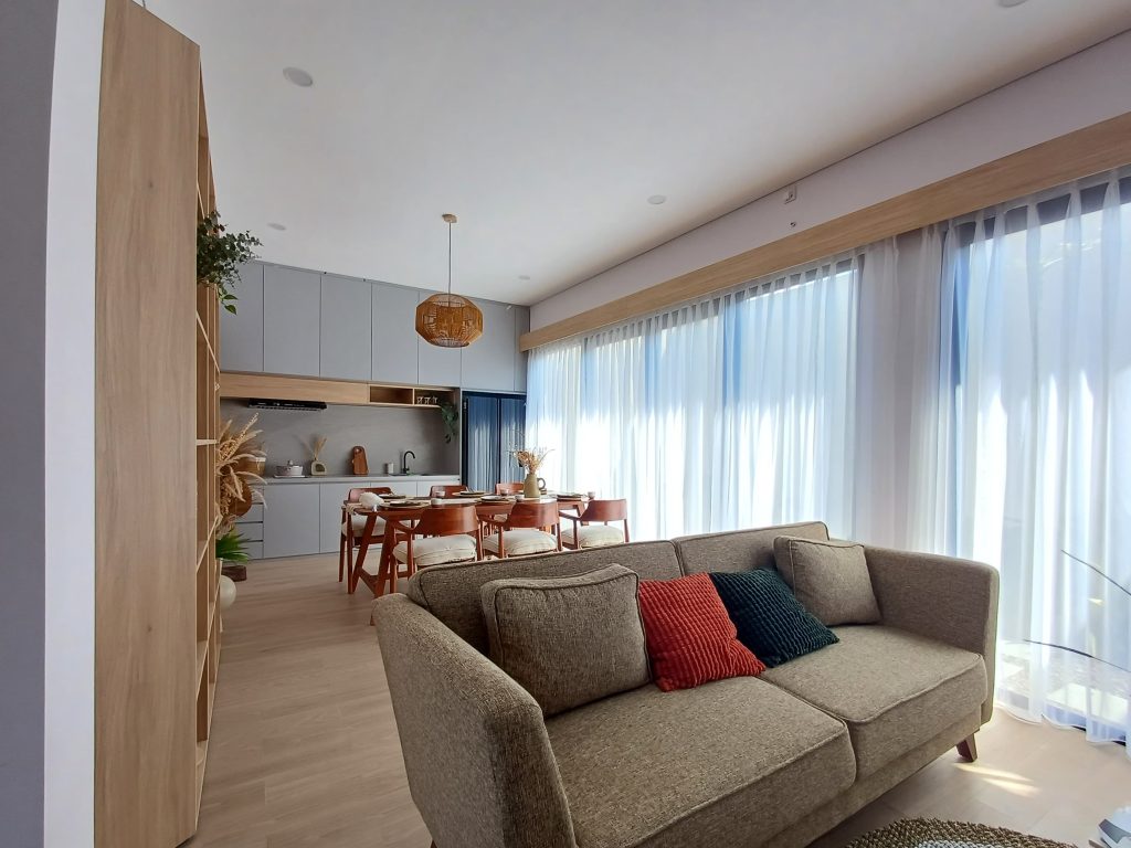 Rumah Modern Tropis Mewah Dekat Ambarrukmo Plaza