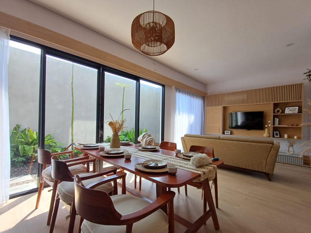 Rumah Modern Tropis Mewah Dekat Ambarrukmo Plaza