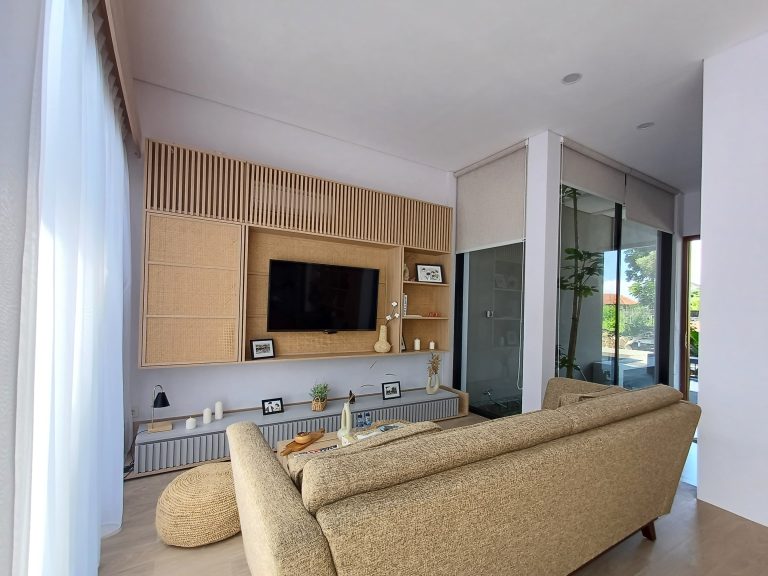 Rumah Modern Tropis Mewah Dekat Ambarrukmo Plaza