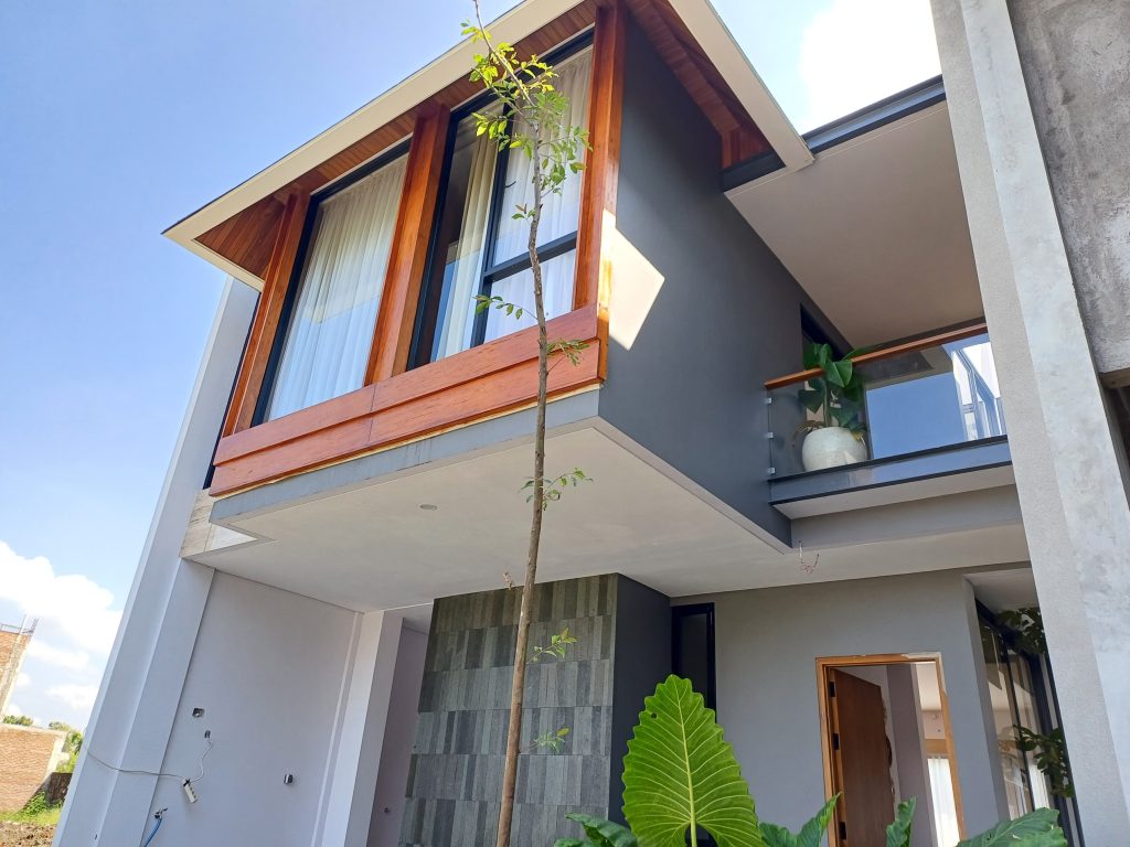 Rumah Modern Tropis Mewah Dekat Ambarrukmo Plaza