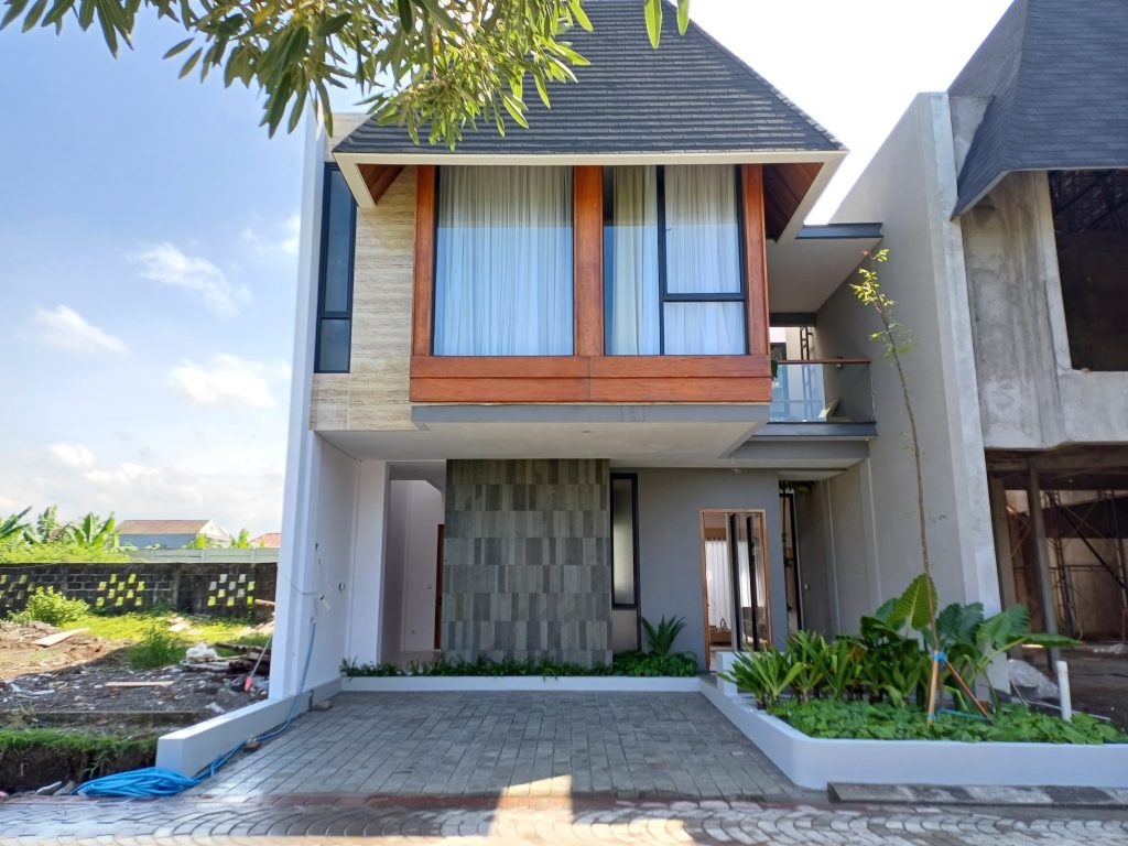 Rumah Modern Tropis Mewah Dekat Ambarrukmo Plaza