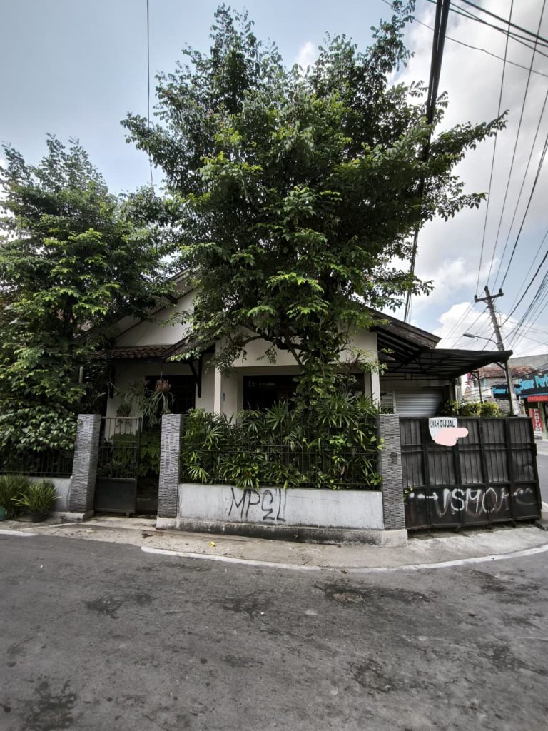 Rumah Dijual Lokasi Super Strategis Dalam Ringroad. Hadir dengan tipe 115, luas tanah 167 m2. Lingkungan dikelilingi wisata kuliner hits.