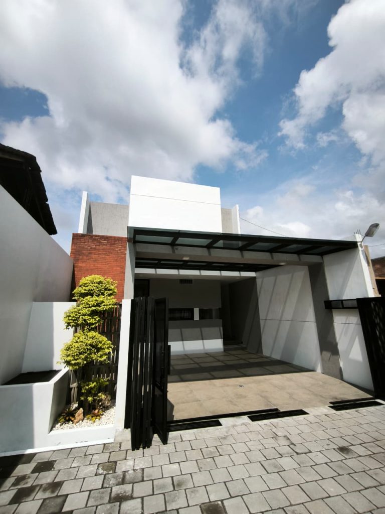 Dijual Rumah Baru Full Furnished Instagramable dekat Kopi Klotok & Kampus UII. Lingkungan sejuk, asri dan nyaman.